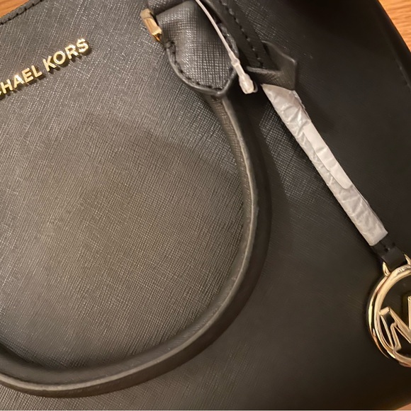 NWT Michael Kors Large black Leather Jet setting Top Handle handbag. OP:$348 - Picture 14 of 16